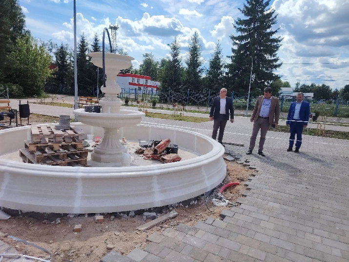 В городе Нерехте продолжаются работы по благоустройству дворовых территорий и общественных пространств в рамках федерального проекта «Формирование комфортной городской среды» национального проекта «Инфраструктура для жизни».